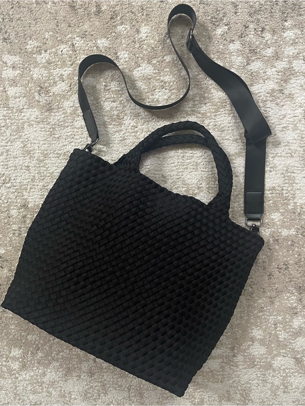 SOL AND SELENE Sky's The Limit -Black Medium Woven Tote - Picture 3 of 5
